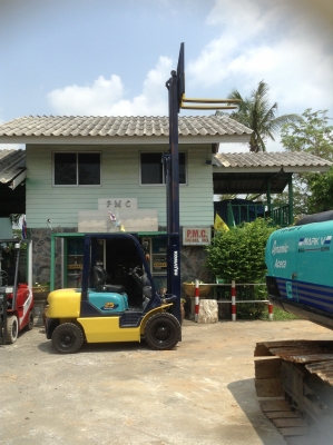 +++ ขายโฟล์คลิฟท์  KOMATSU FD25-14  ขนาด 2.5  ตัน (รถนอก)  เสา 4.3  เมตร  เกียร์ออโตเมติค  งา 1,070  มม.  ยางตันใหม่ครับ