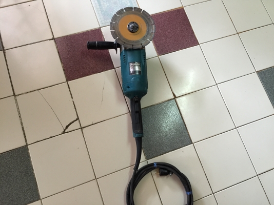 ขายหินเจียขนาดใส่ใบ7นิ้วยี่ห้อMakitaสภาพสวยเครื่องเดิมของแท้พร้อมใช้งาน