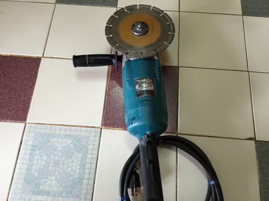 ขายหินเจียขนาดใส่ใบ7นิ้วยี่ห้อMakitaสภาพสวยเครื่องเดิมของแท้พร้อมใช้งาน