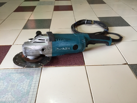 ขายหินเจียขนาดใส่ใบ7นิ้วยี่ห้อMakitaสภาพสวยเครื่องเดิมของแท้พร้อมใช้งาน