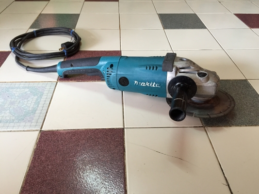 ขายหินเจียขนาดใส่ใบ7นิ้วยี่ห้อMakitaสภาพสวยเครื่องเดิมของแท้พร้อมใช้งาน