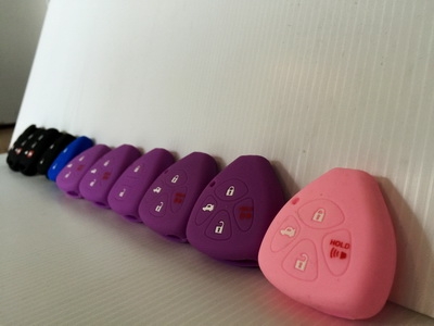 **ซิลิโคนหุ้มกุญแจ Toyota,Hondaทุกรุ่น ราคาเพื่อนบ้าน  มีให้เลือกหลากสีสัน colorful**มีรูป