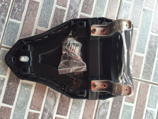 ธารนนทบุรี//ขาย เบาะ ducati 1199 ของใหม่ครับ ราคา 4,000 บาท