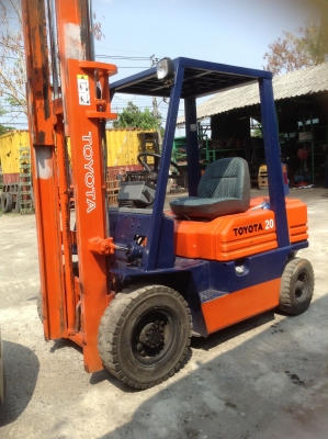 +++ ขายโฟล์คลิฟท์  TOYOTA 5FD20  ขนาด 2.0  ตัน  เครื่องยนต์ดีเซล  เสา  3  เมตร  งา 1,070  ม.ม.  เกียร์ธรรมดา  ยางตันครับ