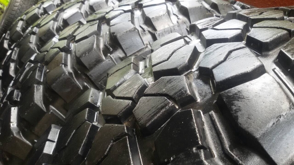 ขายยาง bf mud km2 265/75/16. ปี 11
