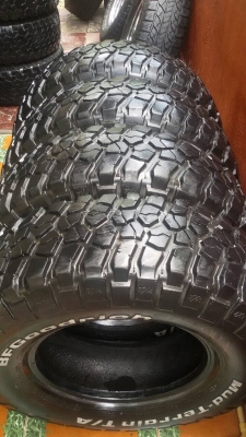 ขายยาง bf mud km2 265/75/16. ปี 11