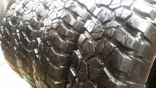 ขายยาง bf mud km2 265/75/16. ปี 11