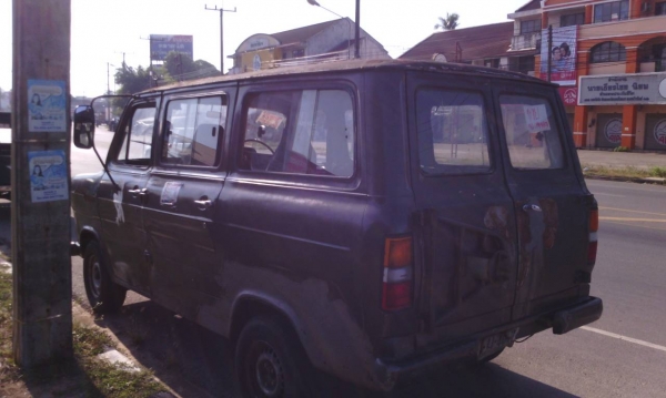 รถตู้โบราณ รุ่นใหญ่  ฟอร์ด ทรานซิสท์ ปี 1973