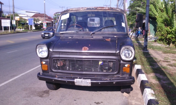 รถตู้โบราณ รุ่นใหญ่  ฟอร์ด ทรานซิสท์ ปี 1973