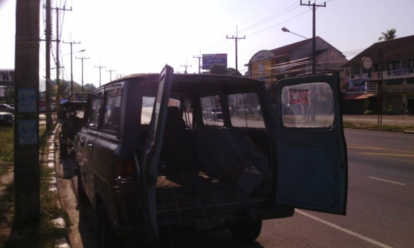 รถตู้โบราณ รุ่นใหญ่  ฟอร์ด ทรานซิสท์ ปี 1973