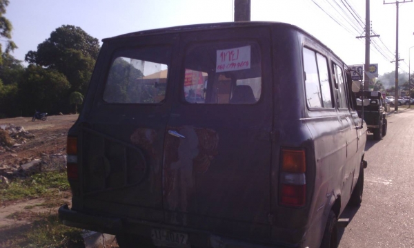 รถตู้โบราณ รุ่นใหญ่  ฟอร์ด ทรานซิสท์ ปี 1973