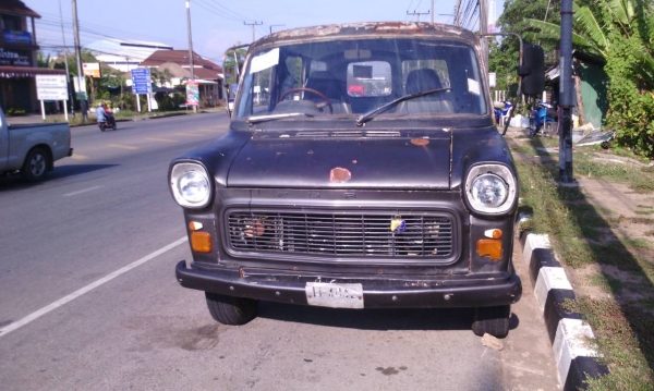 รถตู้โบราณ รุ่นใหญ่  ฟอร์ด ทรานซิสท์ ปี 1973