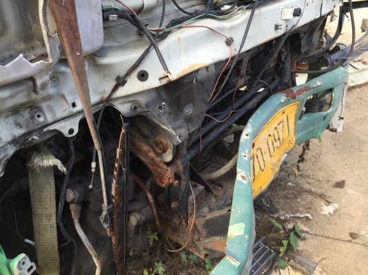 10ล้อเพลาเดียว185แรง..ไปจูบมาชนหน้า..เก็บซ่อมได้.ขายตามสภาพ เล่มพร้อม...