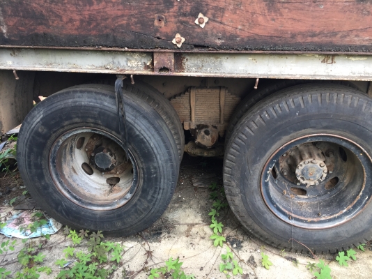 10ล้อเพลาเดียว185แรง..ไปจูบมาชนหน้า..เก็บซ่อมได้.ขายตามสภาพ เล่มพร้อม...