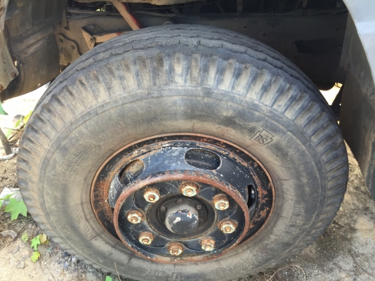 10ล้อเพลาเดียว185แรง..ไปจูบมาชนหน้า..เก็บซ่อมได้.ขายตามสภาพ เล่มพร้อม...