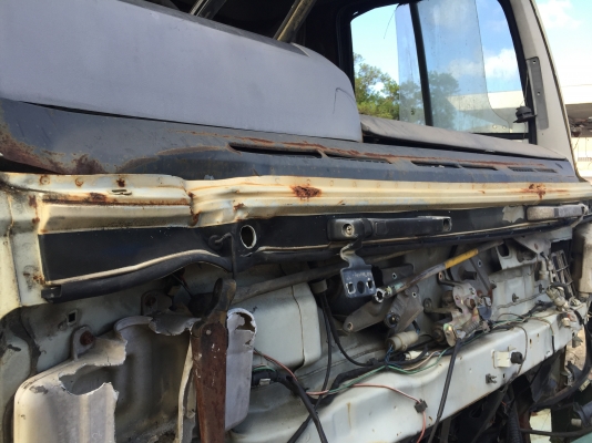 10ล้อเพลาเดียว185แรง..ไปจูบมาชนหน้า..เก็บซ่อมได้.ขายตามสภาพ เล่มพร้อม...