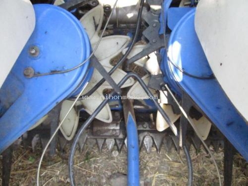 รถเกี่ยวข้าวนั่งขับ  ISEKI    HL13  รหัสสินค้า : 80802448  หรือเพิ่มเติมไดที่ www.nihonmono.com