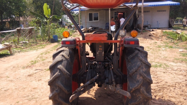 ขายรถไถคูโบต้าL 4508 di ใบมีดดันหน้ารถพร้อมใช้งานครับ