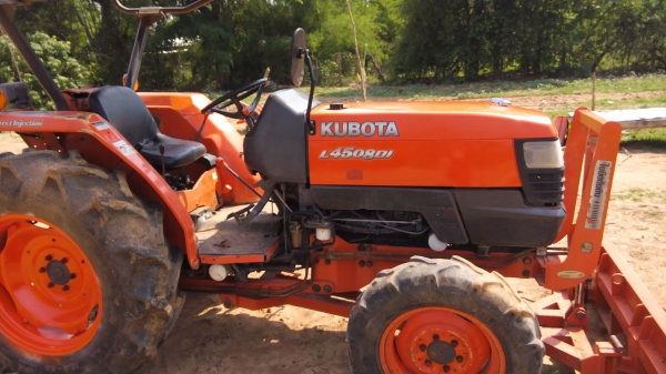 ขายรถไถคูโบต้าL 4508 di ใบมีดดันหน้ารถพร้อมใช้งานครับ