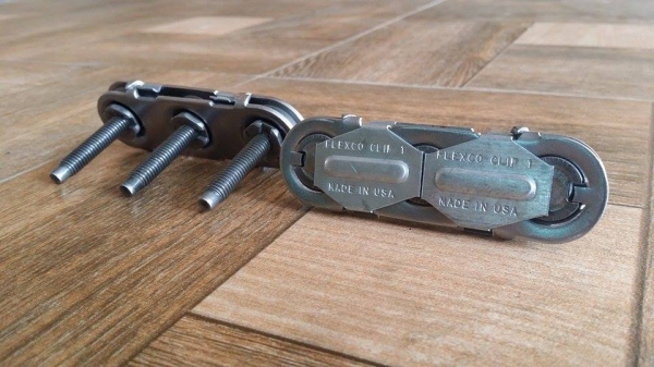 ชุดซ่อมแทรคยาง  ใช้สำหรับซ่อมแซมแทรคยางที่ฉีกขาด ช่วยยืดอายุการใช้งานของแทรคยาง