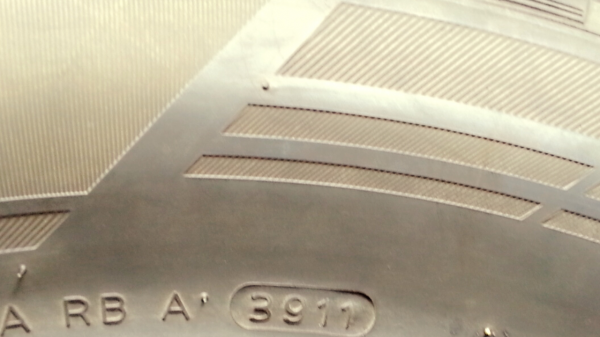 ยางauroraขอบ18 ยาง265/60/18 ปี11  ดอกเต็มใช้ได้อีกนานครับ