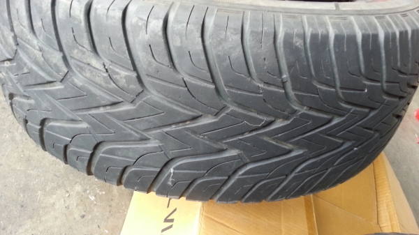 ยางauroraขอบ18 ยาง265/60/18 ปี11  ดอกเต็มใช้ได้อีกนานครับ