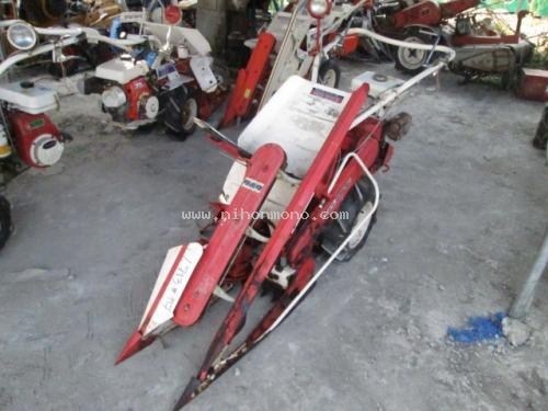 รถเกี่ยวข้าวเดินตาม   KUBOTA   HD303  รหัสสินค้า : 80802427  หรือเพิ่มเติมไดที่ www.nihonmono.com