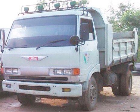 HINO KM 500 - 120 HP WO4D หกล้อดั๊มพ์ กระบะดั๊มพ์เหล็ก 4 ตันความยาว 3.60 เมตรสภาพดีสวยพร้อมบรรทุกได้เลย เครื่องยนต์แรงดีแห้งดีไม่เยิ้ม หัวเก๋งวางใหม่สวยๆภายในเก๋งคอนโซลครบพร้อม พวงมาลัยธรรมดา ช่วงล่างแน่นดีคัชซีไม่มีแตกบวม คานหน้า 6 น็อตติด F หน้าหลังครบ HINO KM 500 - 120 HP WO4D หกล้อดั๊มพ์ กระบะดั๊มพ์เหล็ก 4 ตันความยาว 3.60 เมตรสภาพดีสวยพร้อมบรรทุกได้เลย เครื่องยนต์แรงดีแห้งดีไม่เยิ้ม หัวเก๋งวางใหม่สวยๆภายในเก๋งคอนโซลครบพร้อม พวงมาลัยธรรมดา ช่วงล่างแน่นดีคัชซีไม่มีแตกบวม คานหน้า 6 น็อตติด F หน้าหลังครบ