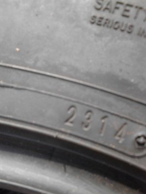 265/65R17 DUNLOP GRANDTREK PT2  ชุด 4 เส้น ปี 2014 ใหม่ๆ ไม่มีปะ tel.081-427-3941