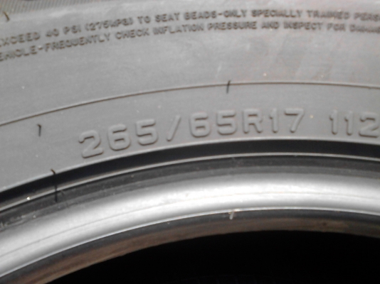 265/65R17 DUNLOP GRANDTREK PT2  ชุด 4 เส้น ปี 2014 ใหม่ๆ ไม่มีปะ tel.081-427-3941