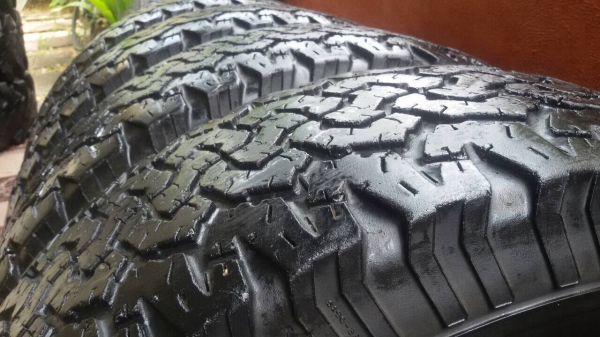 ขายยาง bf all 265/70/16 สภาพดี