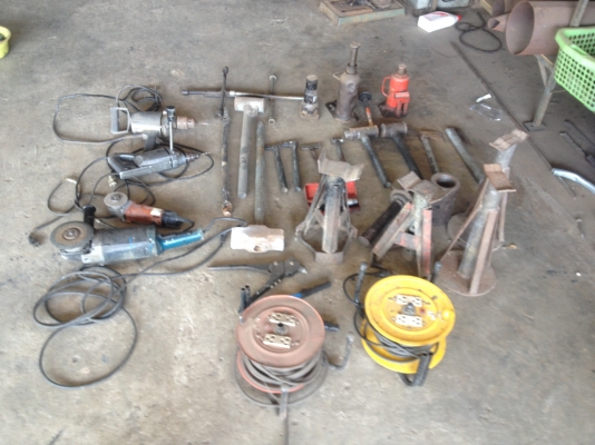 แยกขายอุปกรณ์หรือเซ้งอุปกรณ์และสินค้า อู่ท่อไอเสีย ซ่อมรถยนต์ ราคาต่อรองได้คับ รีบใช้เงินคับ แยกขายอุปกรณ์หรือเซ้งอุปกรณ์และสินค้า อู่ท่อไอเสีย ซ่อมรถยนต์ ราคาต่อรองได้คับ รีบใช้เงินคับ