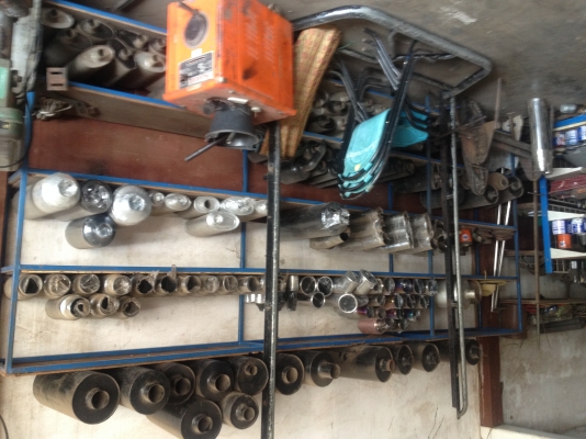 แยกขายอุปกรณ์หรือเซ้งอุปกรณ์และสินค้า อู่ท่อไอเสีย ซ่อมรถยนต์ ราคาต่อรองได้คับ รีบใช้เงินคับ แยกขายอุปกรณ์หรือเซ้งอุปกรณ์และสินค้า อู่ท่อไอเสีย ซ่อมรถยนต์ ราคาต่อรองได้คับ รีบใช้เงินคับ