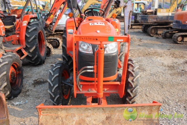 ขายรถไถมือสอง สภาพสุดสวย สวยสุด คูโบต้า รุ่น L3008 พร้อมใบดันหน้า ชั่วโมงน้อย