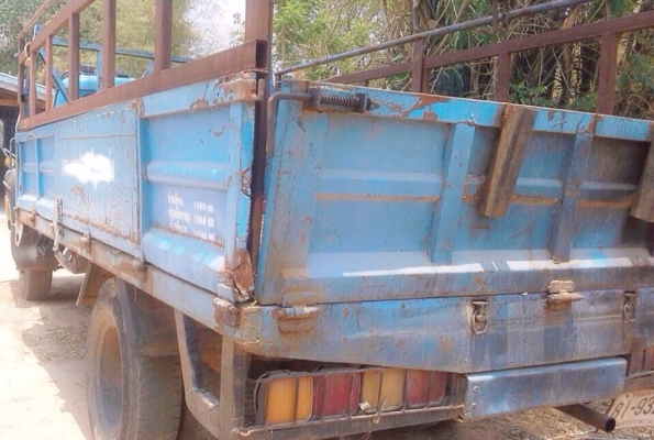 ISUZU TX 165 HP 6BD1 รถบรรทุกหกล้อหัวยาว กระบะคอกเหล็กความยาว 5 เมตรสภาพดีไม่มีผุเลยครับพร้อมบรรทุกได้เลย เครื่องยนต์แรงดีไม่เยิ้ม หัวเก๋งประตูเหล็กเดิมๆไม่มีผุภายในเก๋งคอนโซลครบ พวงมาลัยธรรมดา ช่วงล่างใหญ่เดิมๆคัชซีสวยมาก ยาง 9.00 ขอบ 20 สภาพดีประมาณ 60\%