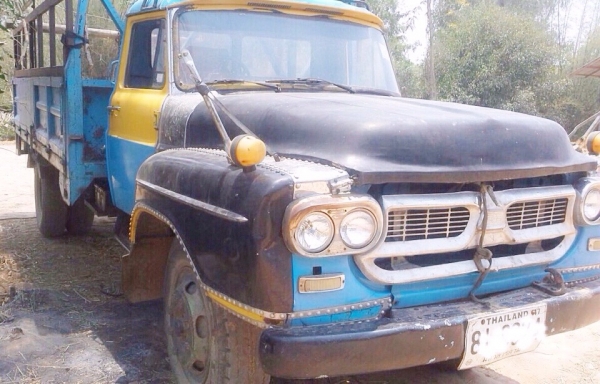 ISUZU TX 165 HP 6BD1 รถบรรทุกหกล้อหัวยาว กระบะคอกเหล็กความยาว 5 เมตรสภาพดีไม่มีผุเลยครับพร้อมบรรทุกได้เลย เครื่องยนต์แรงดีไม่เยิ้ม หัวเก๋งประตูเหล็กเดิมๆไม่มีผุภายในเก๋งคอนโซลครบ พวงมาลัยธรรมดา ช่วงล่างใหญ่เดิมๆคัชซีสวยมาก ยาง 9.00 ขอบ 20 สภาพดีประมาณ 60\%