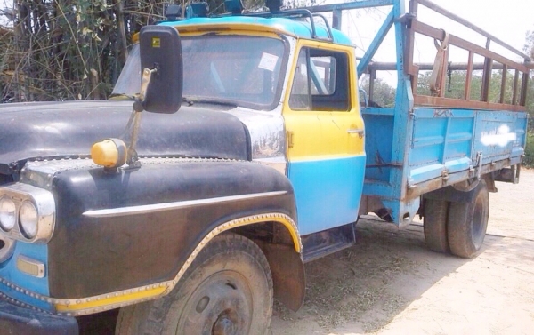 ISUZU TX 165 HP 6BD1 รถบรรทุกหกล้อหัวยาว กระบะคอกเหล็กความยาว 5 เมตรสภาพดีไม่มีผุเลยครับพร้อมบรรทุกได้เลย เครื่องยนต์แรงดีไม่เยิ้ม หัวเก๋งประตูเหล็กเดิมๆไม่มีผุภายในเก๋งคอนโซลครบ พวงมาลัยธรรมดา ช่วงล่างใหญ่เดิมๆคัชซีสวยมาก ยาง 9.00 ขอบ 20 สภาพดีประมาณ 60\%