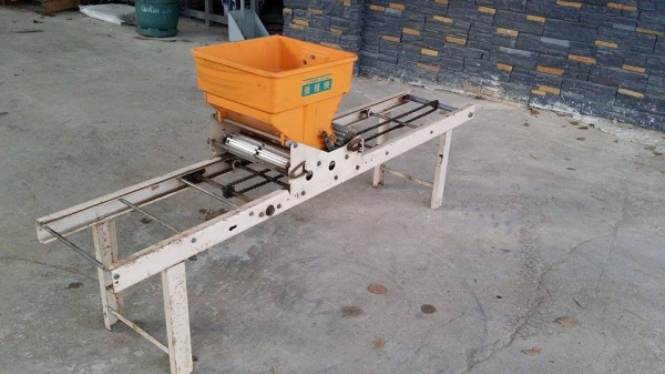 เครื่องโรยเมล็ด MINORU เก่าญี่ปุ่น ราคานี้ขายเป็นชุด คือลูกค้าจะได้ทั้ง แบบใช้มอเตอร์ขับเคลื่่อน และแบบระบบมือหมุน เครื่องโรยเมล็ด MINORU เก่าญี่ปุ่น ราคานี้ขายเป็นชุด คือลูกค้าจะได้ทั้ง แบบใช้มอเตอร์ขับเคลื่่อน และแบบระบบมือหมุน