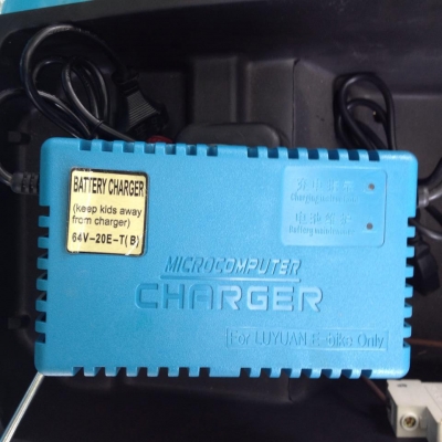 รถมอเตอร์ไซด์ไฟฟ้า 500W สีฟ้า ขนาดกระทัดรัด มีที่ใส่ของด้านหลัง เครื่องยนต์ติดง่าย เสียงเบา ประหยัดพลังงาน ไม่ใช้น้ำมัน