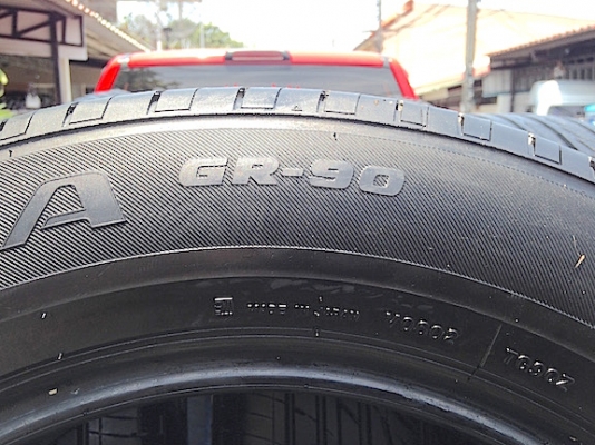 ขายยาง Bridgestone Gr90 japan 215/60/16 ปี14 สภาพ90\% ดอกเต็มๆ