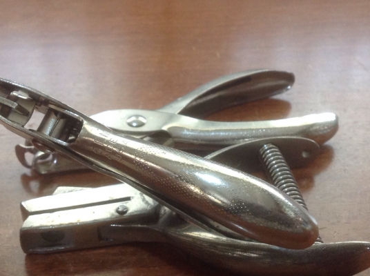 ขายตราไก่เจาะหนัง ขายตัวละ 350 บาท ยกชุด 900 บาท