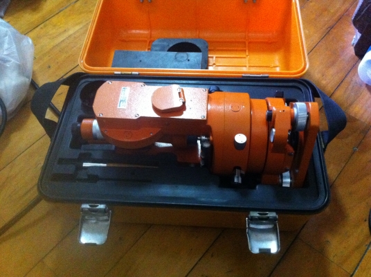 กล้องสำรวจ LAND รุ่น TS - 60 AE พร้อมกล่องเก็บอย่างดีสภาพสวยตามภาพ