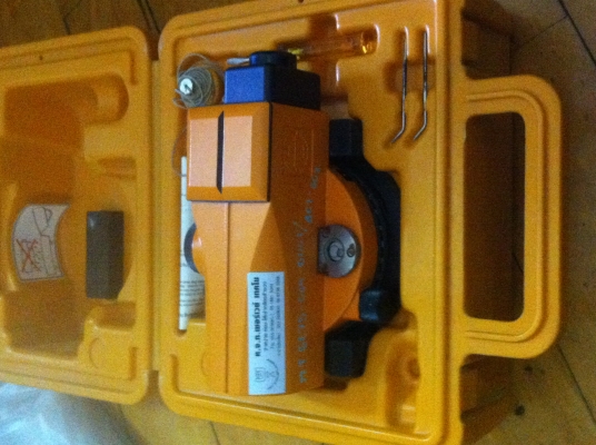 กล้องสำรวจ THEIS รุ่น TAN4 สภาพสวยเก็บในกล่องอย่างดี ขุดนี้ไม่มีขาตั้งมาด้วย