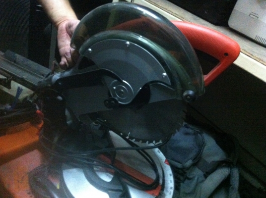 เลื่อยตัดองศา maKtec รุ่น MT230 ตัดได้หลายรูปแบบ หมุนตัดองศาได้ง่าย