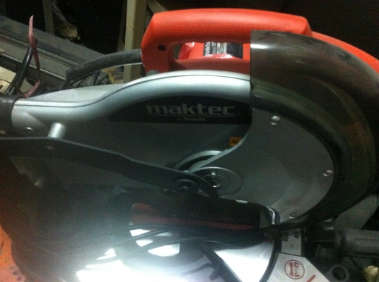 เลื่อยตัดองศา maKtec รุ่น MT230 ตัดได้หลายรูปแบบ หมุนตัดองศาได้ง่าย