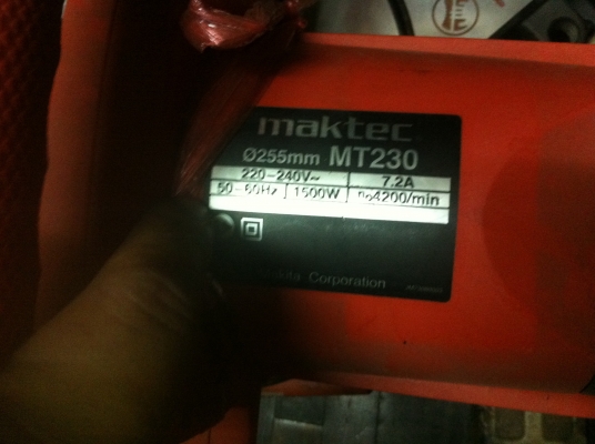 เลื่อยตัดองศา maKtec รุ่น MT230 ตัดได้หลายรูปแบบ หมุนตัดองศาได้ง่าย