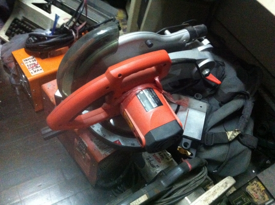 เลื่อยตัดองศา maKtec รุ่น MT230 ตัดได้หลายรูปแบบ หมุนตัดองศาได้ง่าย