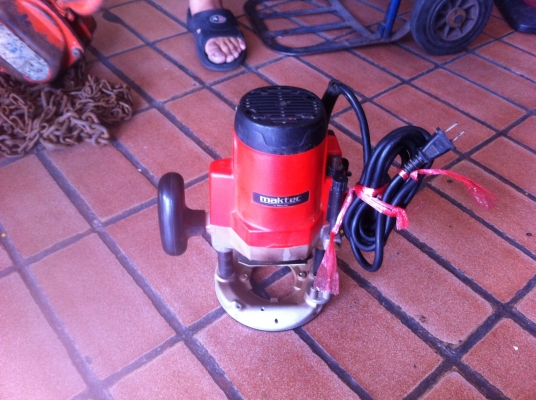 เร้าเตอร์งานไม้ maktec รุ่น MT 360 สภาพสวยพร้อมใข้งาน ใข้ไฟบ้าน 220 V.