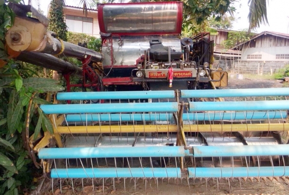 ขายรถเกี่ยวข้าวสามชุกการช่าง เครื่องยนต์ 240 HP HO7D เทอร์โบ เครื่องแน่นแรงดีไม่มีเยิ้มครับ อุ้ม 2.5 ขายรถเกี่ยวข้าวสามชุกการช่าง เครื่องยนต์ 240 HP HO7D เทอร์โบ เครื่องแน่นแรงดีไม่มีเยิ้มครับ อุ้ม 2.5