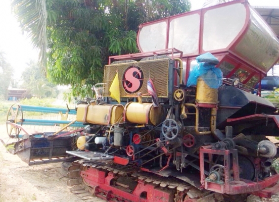 ขายรถเกี่ยวข้าวสามชุกการช่าง เครื่องยนต์ 240 HP HO7D เทอร์โบ เครื่องแน่นแรงดีไม่มีเยิ้มครับ อุ้ม 2.5 ขายรถเกี่ยวข้าวสามชุกการช่าง เครื่องยนต์ 240 HP HO7D เทอร์โบ เครื่องแน่นแรงดีไม่มีเยิ้มครับ อุ้ม 2.5